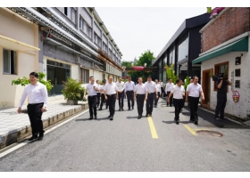 湛江市黨政代表團(tuán)赴佛山市考察——廣東省副省長(zhǎng)、湛江市委書(shū)記劉紅兵先生率考察團(tuán)蒞臨紅獅陶瓷總部參觀調(diào)研
